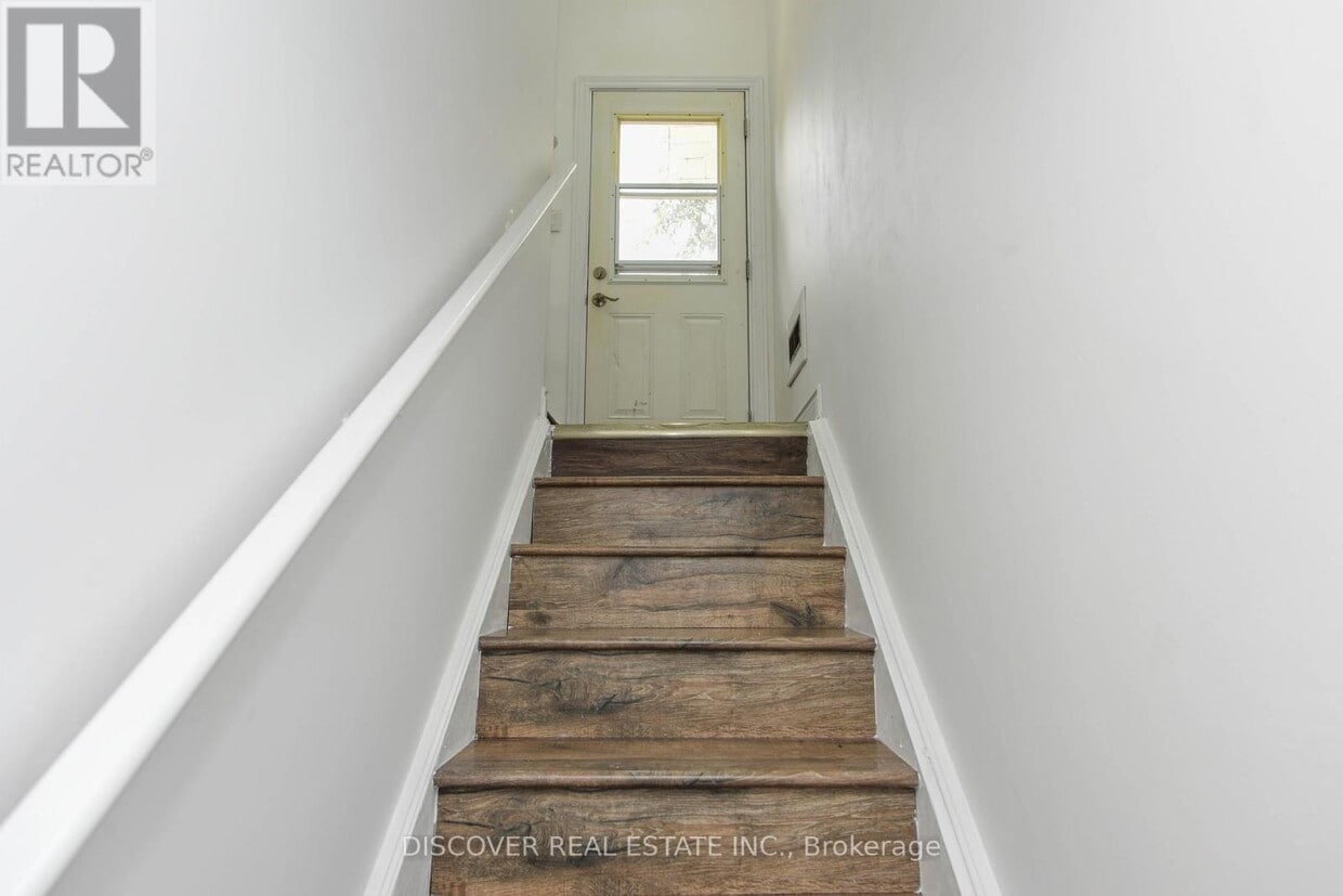Primary Photo - 809 Bloor St
