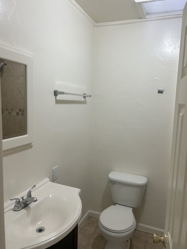 Building Photo - 738 Knox Ct