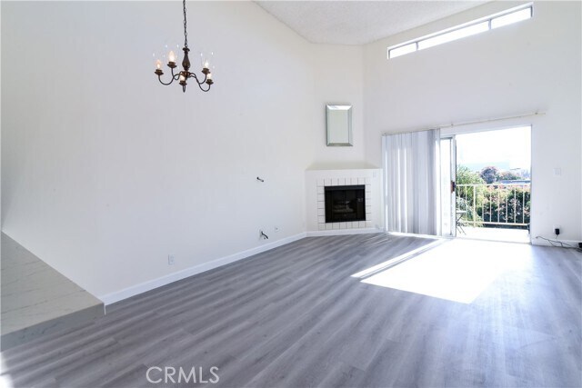 Primary Photo - 445 W 6th St