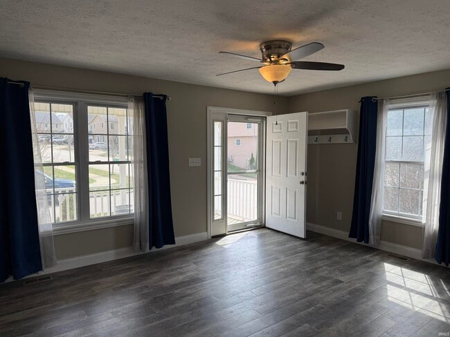 Foto del edificio - 2320 S Samuel Ln