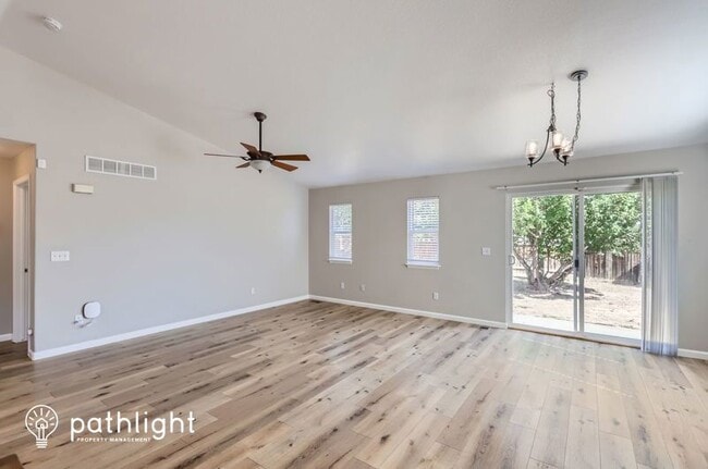 Building Photo - 2507 Park View Dr