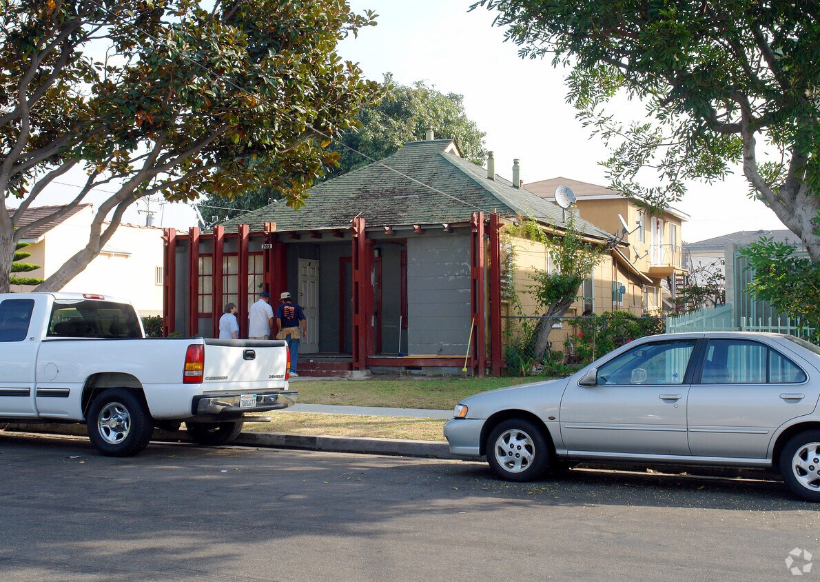 Building Photo - 702 Walnut St
