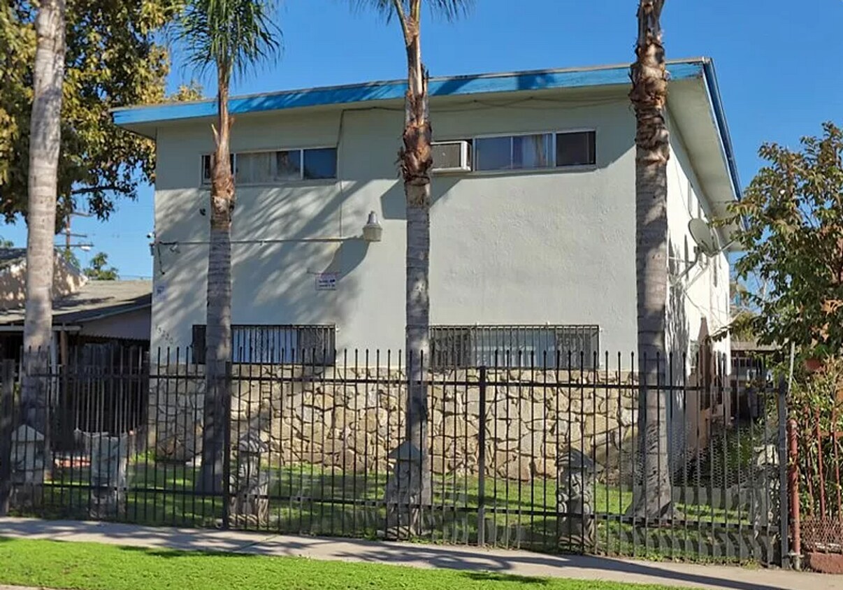 15220 S White Ave Unit 3, Compton, CA 90221 Room for Rent in Compton