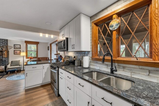 Building Photo - 6 Abbott Ln