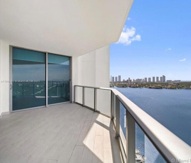 Foto del edificio - 17301 Biscayne Blvd