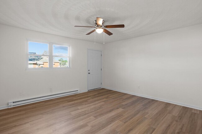 Foto del edificio - 2000 Flower Ln