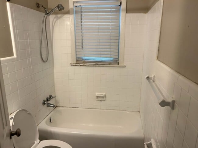 Foto del edificio - Renovated 3 Bedroom Near Casino & Naval Ho...