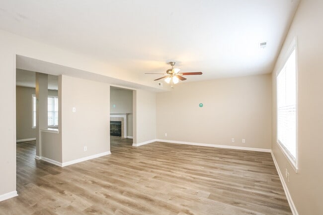 Foto del edificio - 8538 Baypointe Dr