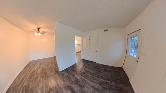 Foto del edificio - 214 NW Chapel Dr