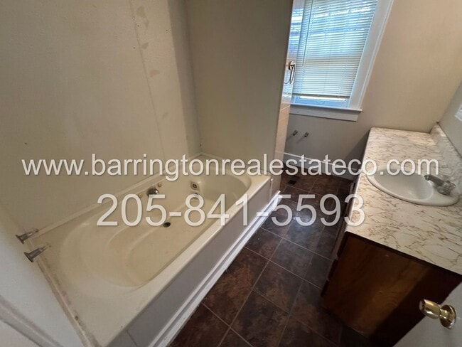 Building Photo - 1236 Elm Ave