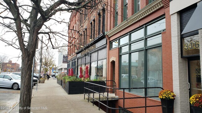 Building Photo - 318 Penn Ave