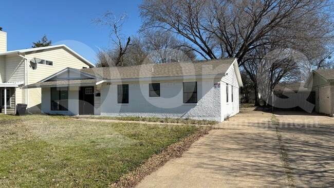 Building Photo - 4320 Live Oak Dr