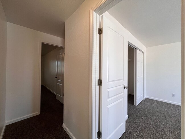 Building Photo - 3 Bedroom 2 Bath Home in Fernley