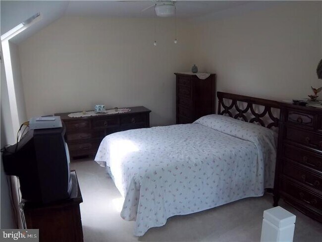Building Photo - 286 Fox Run