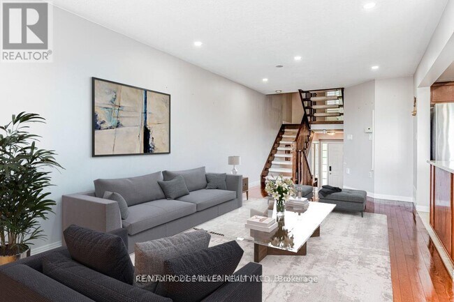 Building Photo - 10 Fairhaven Dr