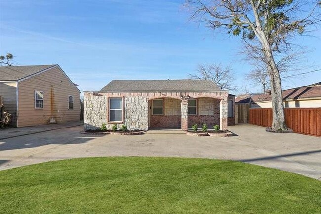 Photo - 7115 Parkdale Dr House