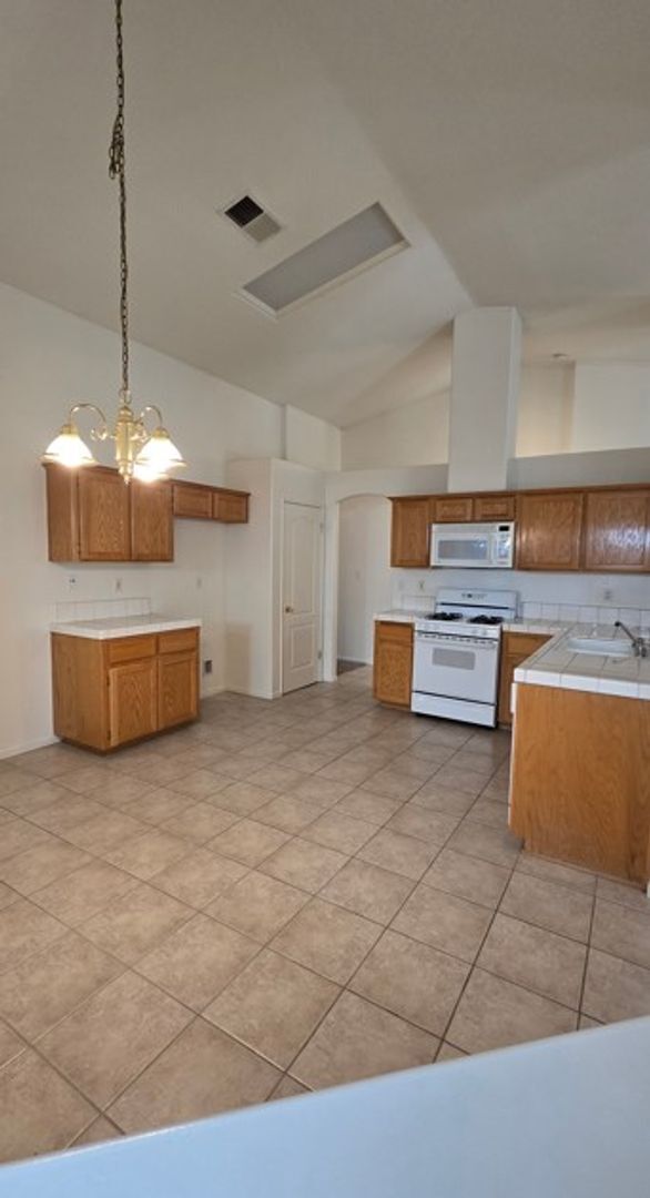 Foto del edificio - 12306 Adirondack Ave