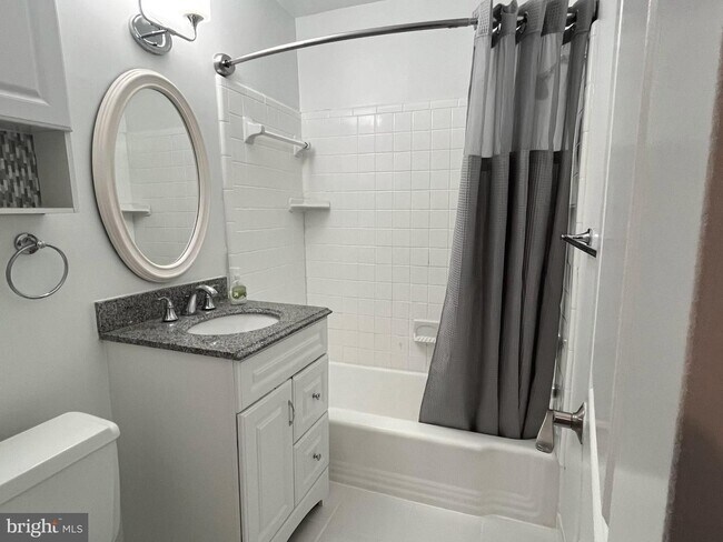 Foto del edificio - 10661 Weymouth St #104, Bethesda, MD 20814