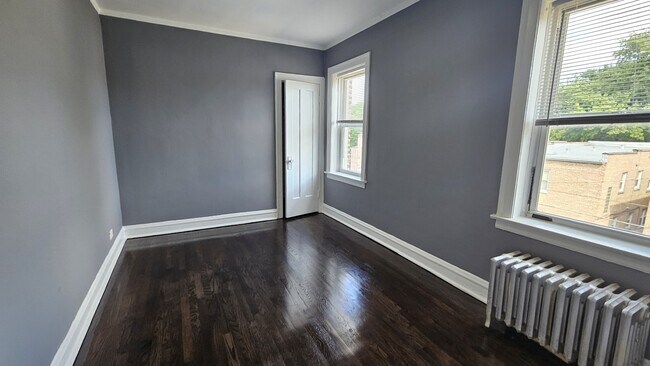 Building Photo - 6545 N Francisco Ave