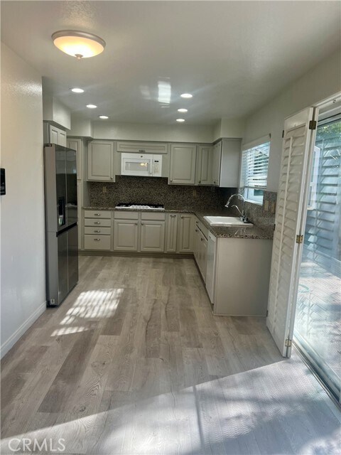 Foto del edificio - 5018 Evanwood Ave