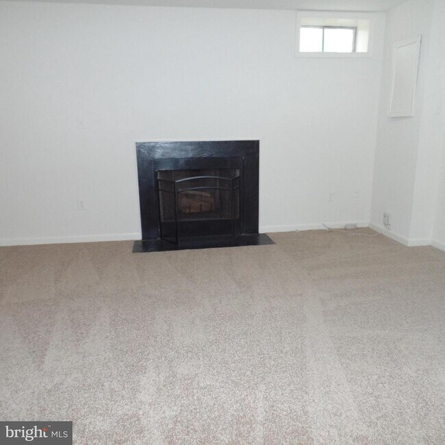Building Photo - 9 Fieldstone Ct