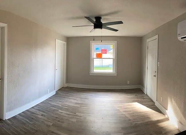 Building Photo - 710 Riverview Dr