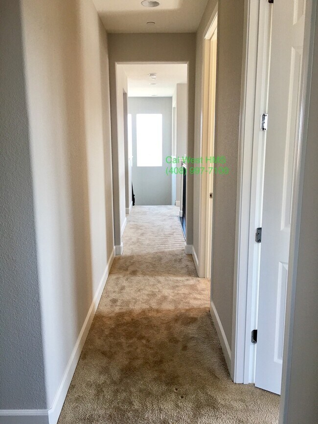 Building Photo - $4000 - Executive 4 Beds/ 3 Baths New Cons...