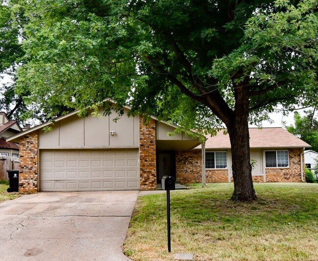 Building Photo - 4-Bed, 2-Bath Home in Broken Arrow Schools...