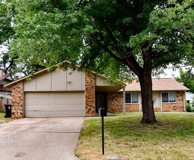 Foto del edificio - 4-Bed, 2-Bath Home in Broken Arrow Schools...