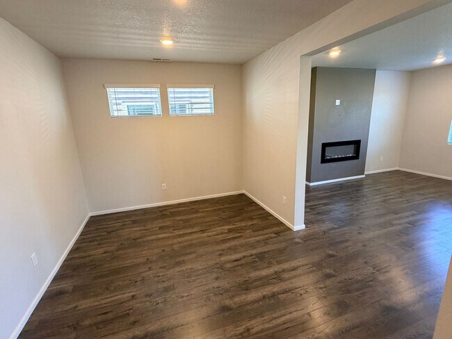 Building Photo - Four Bedroom Home in Newer Community at East Park Village