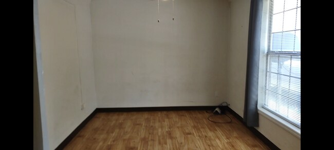 Foto del edificio - 609 E 7th St