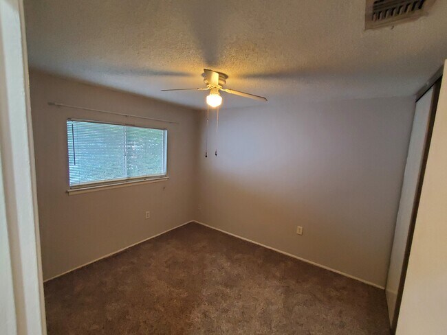 Building Photo - 9815 Meadow Lark