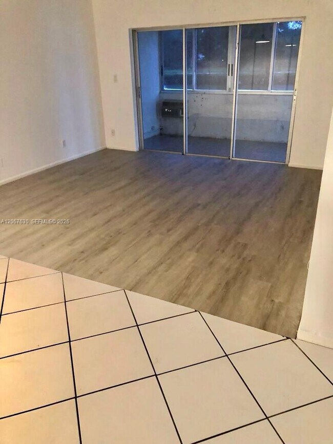 Foto del edificio - 2700 Riverside Dr