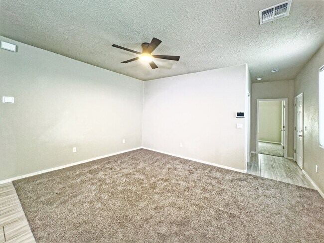 Foto del edificio - Newer Home in Mountain Hawk