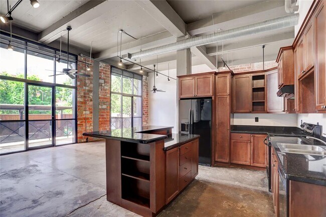 Foto del edificio - 915 N San Jacinto St