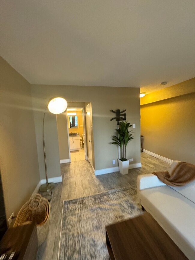Foto del edificio - Furnished 1 bedroom 1 bathroom apartment