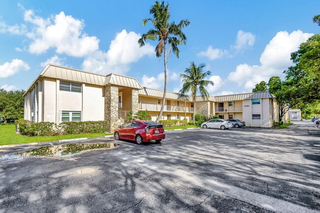 Building Photo - 10789 N Military Trl