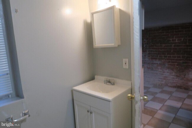 Foto del edificio - 1031-BASEMENT Park Rd NW