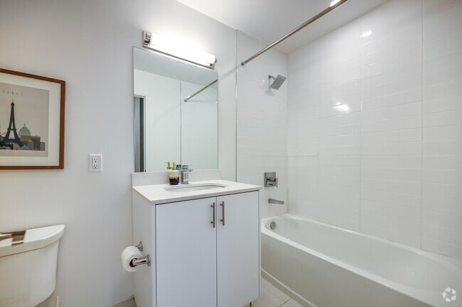 2BR, 2BA - Bathroom - 475 George Street North