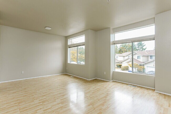 Foto del edificio - 2101 NW Pacific Elm Dr