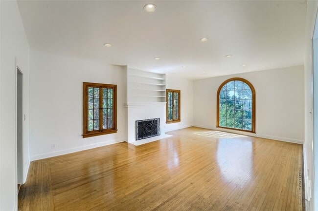 Building Photo - 5924 Graciosa Dr