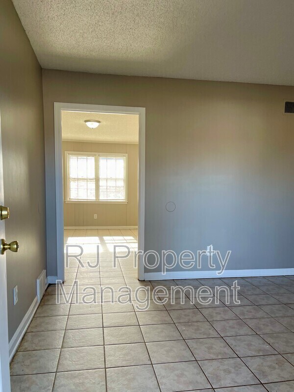 Foto del edificio - 4211 Lansdowne Dr