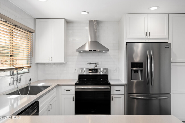 Foto del edificio - 6063 N Granite Reef Rd