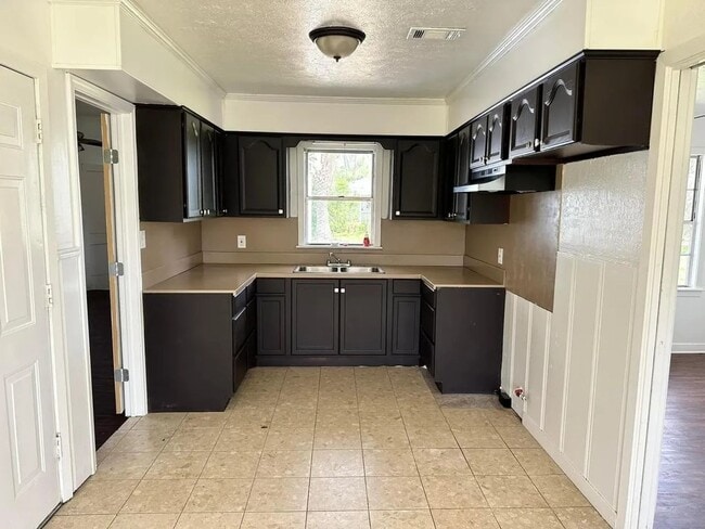 Building Photo - 5720 Shivers Dr