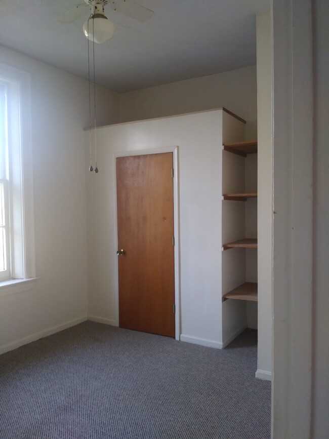 Building Photo - 2232 Ravine St