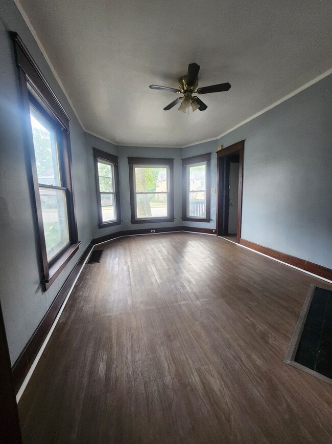 Building Photo - Lower 2 bedroom
