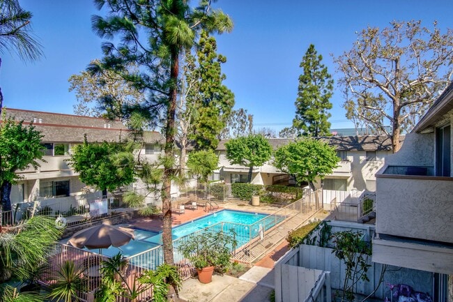 Building Photo - Brentwood Apartments