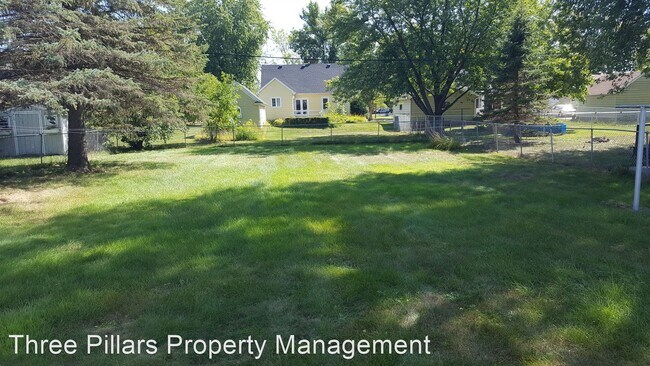 Building Photo - 3 br, 1 bath House - 1816 1st Ave. NE