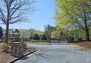 Building Photo - 455 Highlands Loop