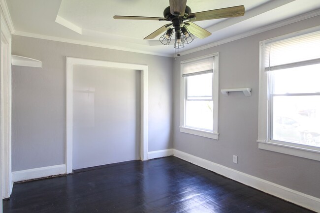 Building Photo - Recently Renovated 2BR/1BA Duplex in the H...